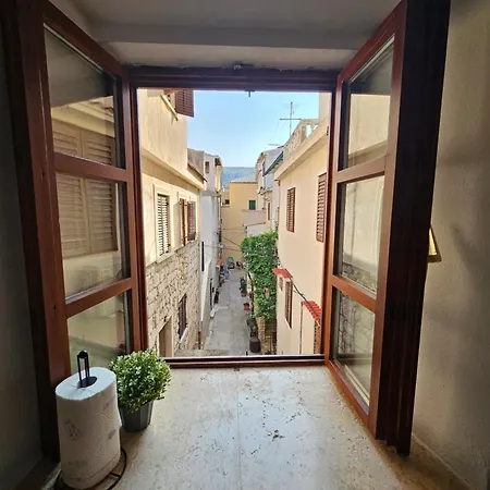 Katine Apartmán
